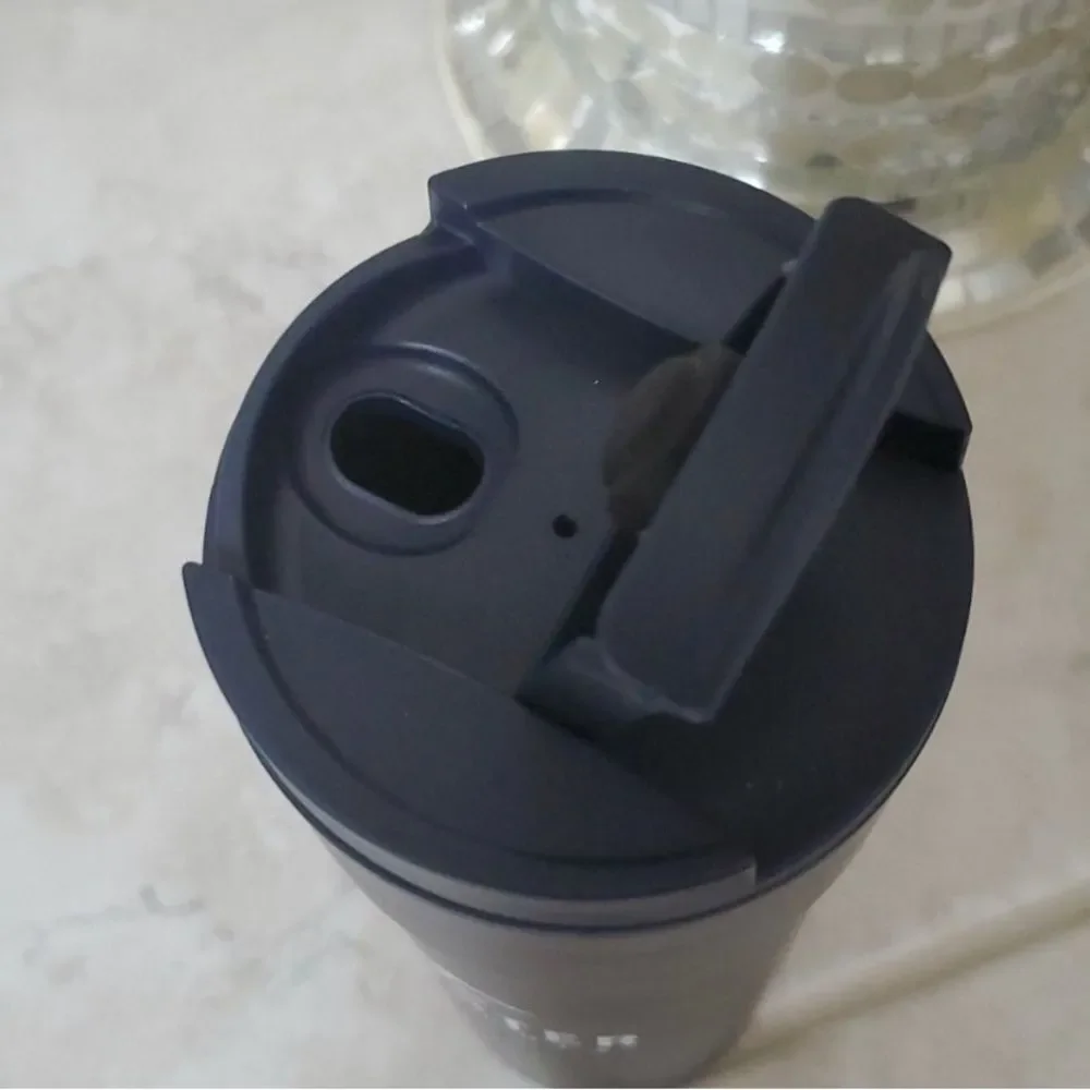 🇺🇸 HOLLISTER TRAVEL MUG 🇺🇸 - Picture 2 of 3
